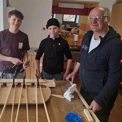Projekt Lebenshilfe-Müllzangenherstellung-3